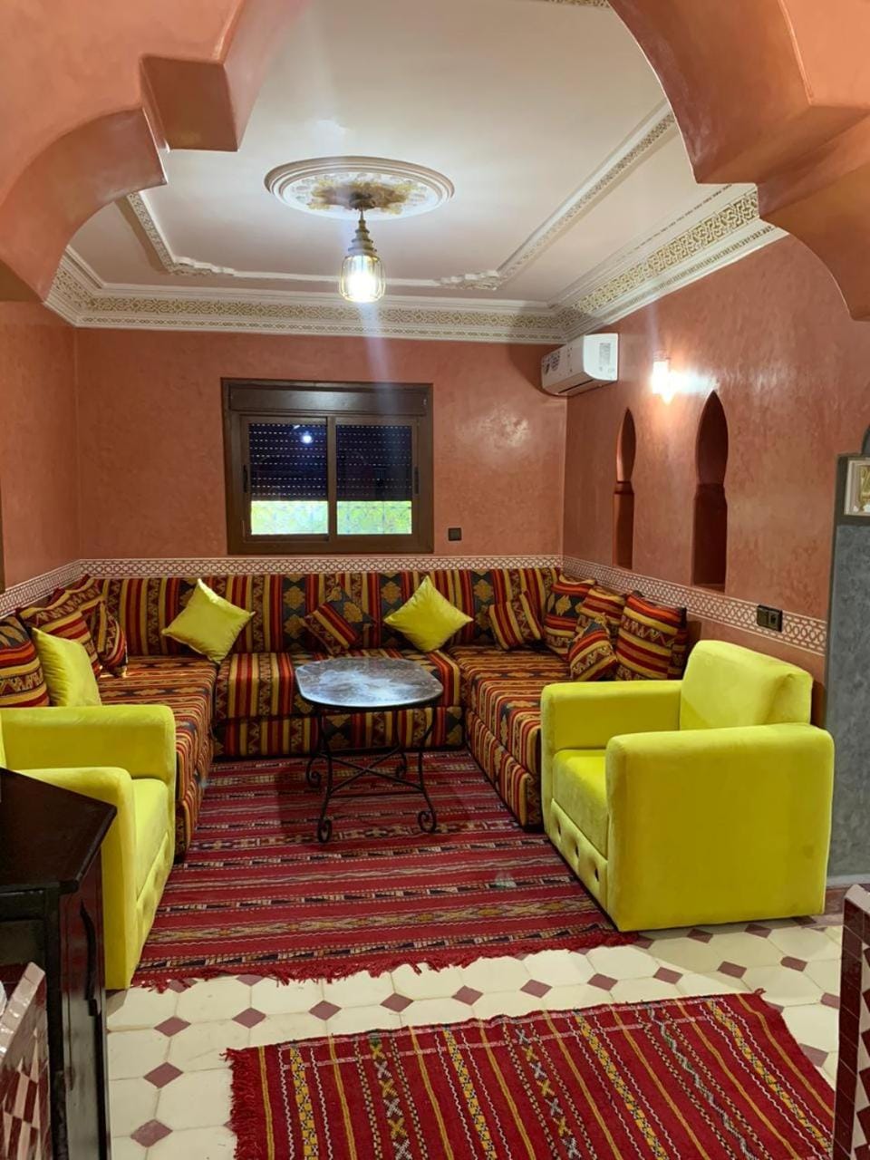 Communal lounge/ TV room, Living room, Seating area