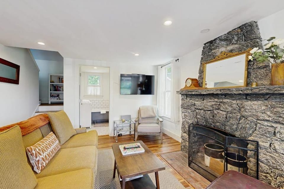 Kitchen or kitchenette, Dining area, oven, stove, toaster, kitchen