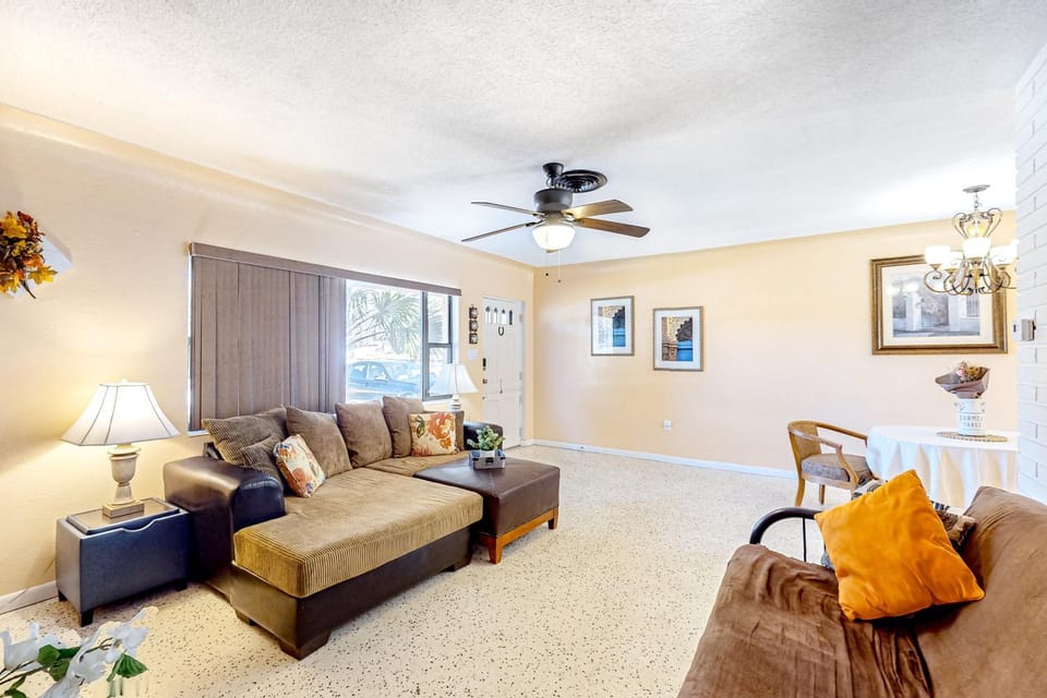 Balmy Breeze Hideaway House in Bay Pines