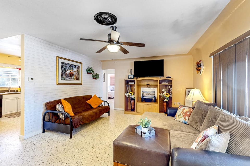 Balmy Breeze Hideaway House in Bay Pines