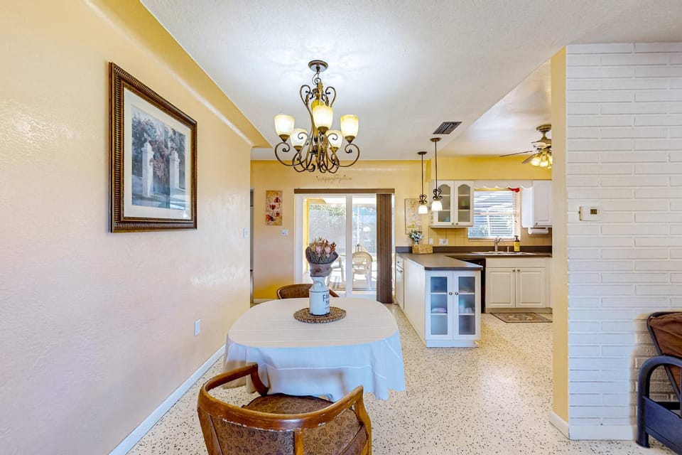 Balmy Breeze Hideaway House in Bay Pines