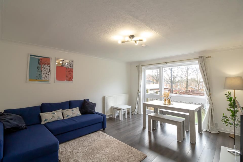 Living room, Seating area, Dining area, heating, internet