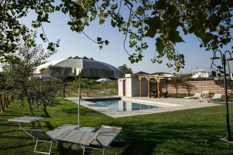 Swimming pool, sunbed