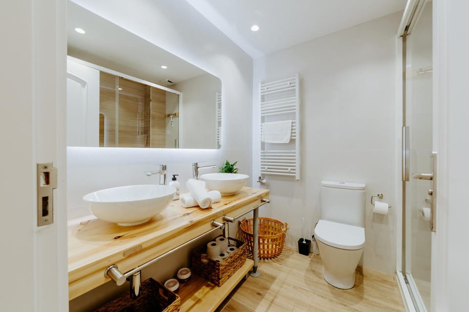 Bathroom, towels