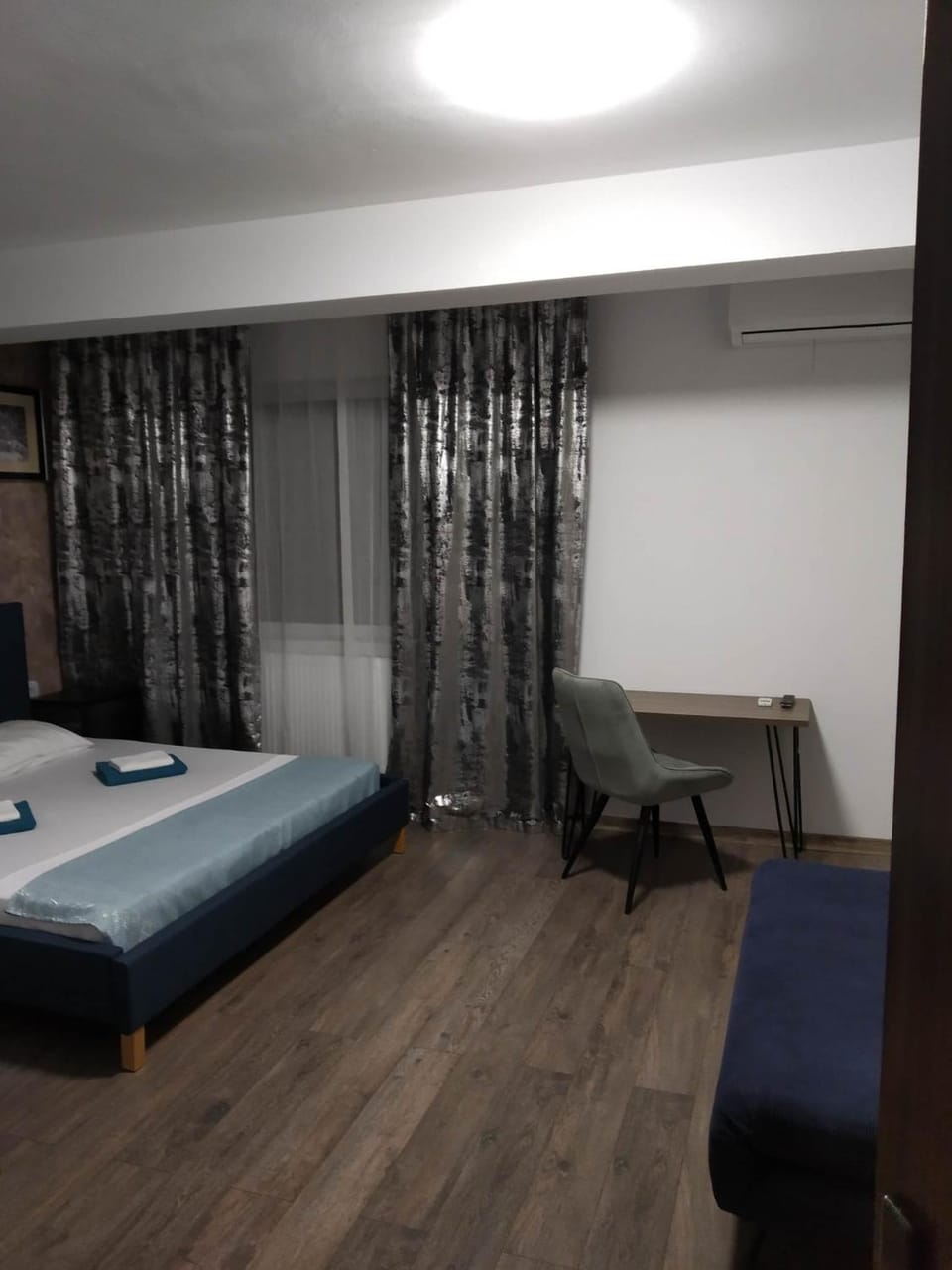 Bed, Living room, Photo of the whole room, Seating area, Bedroom