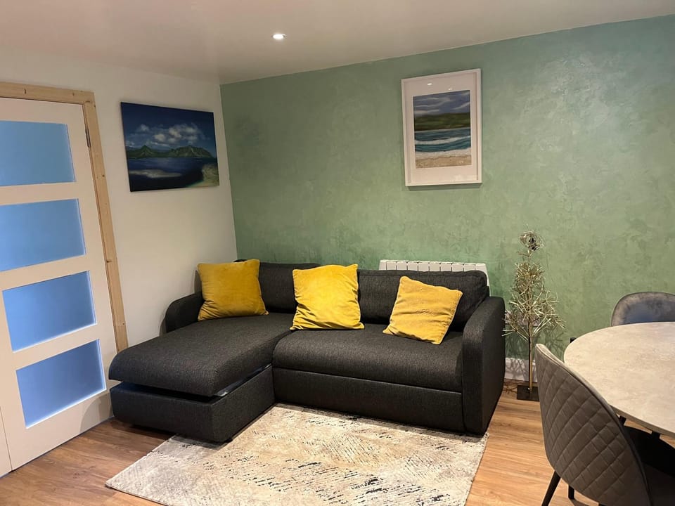 Bed, Living room