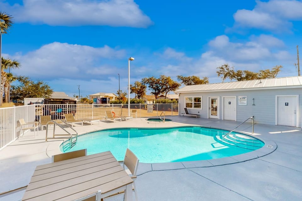 Tranquil Harbour 102 Apartment in Mexico Beach