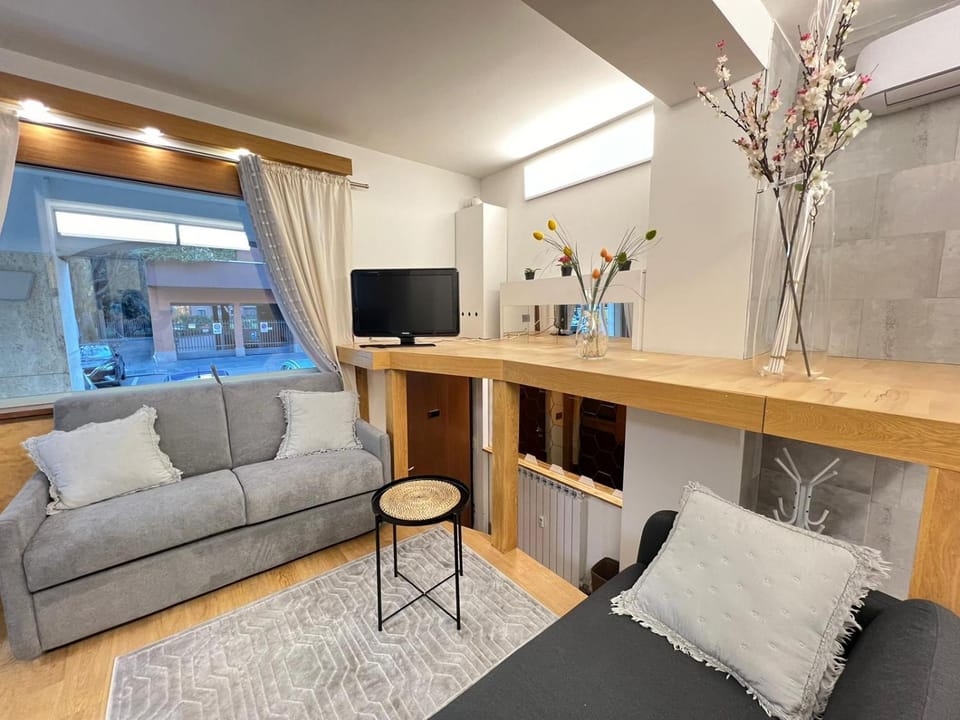 Communal lounge/ TV room, TV and multimedia, Living room, Seating area, Evening entertainment