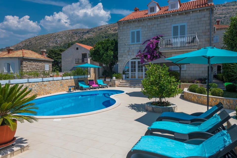 Property building, Patio, Swimming pool, sunbed