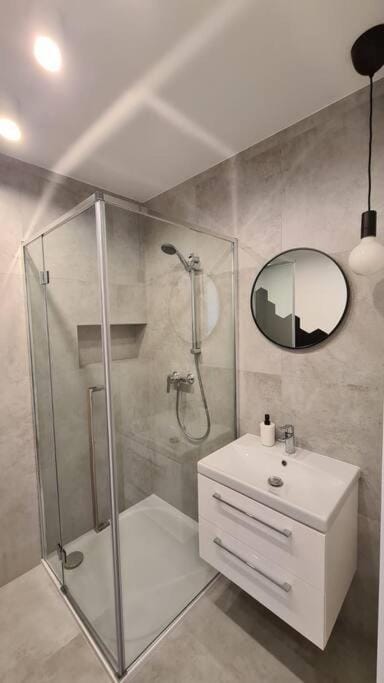 Shower, Bathroom, towels