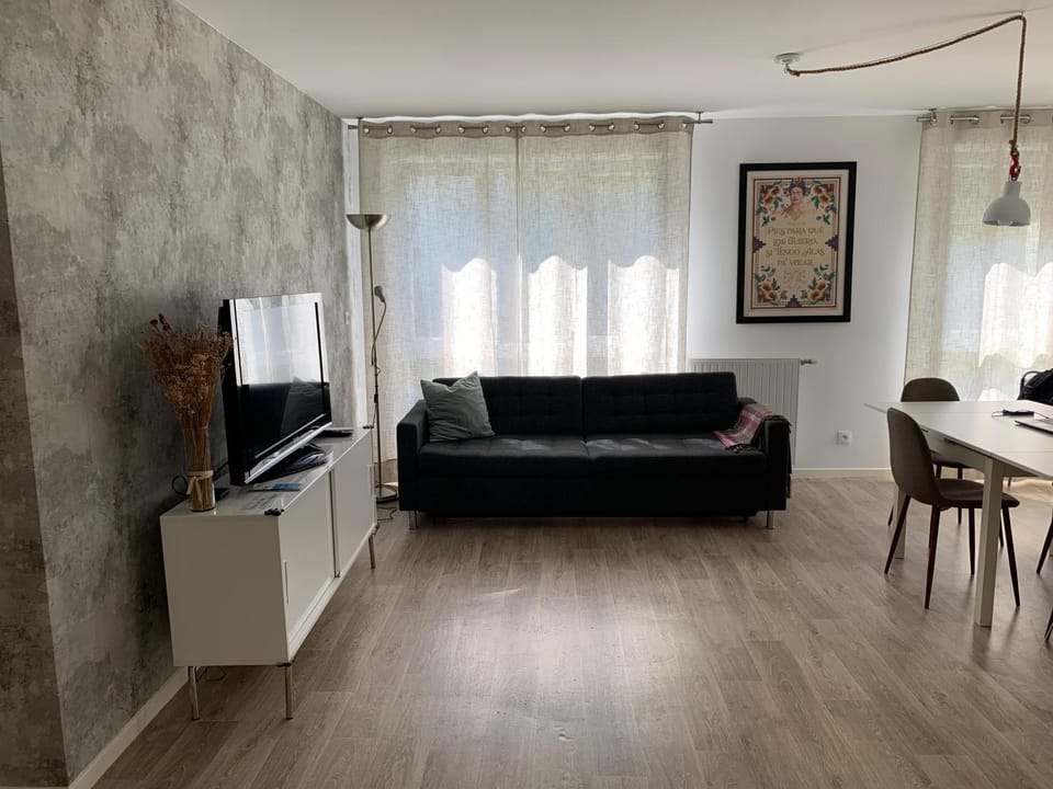 TV and multimedia, Living room, Seating area