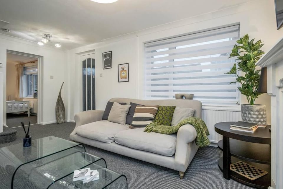 Newly renovated 5 Bed - LONG STAY discount House in England
