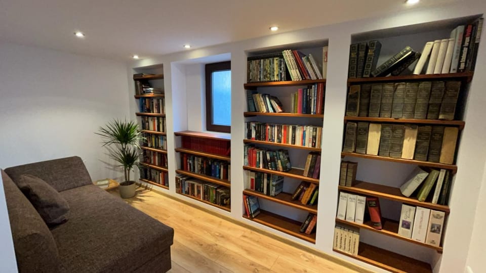 Library, Seating area