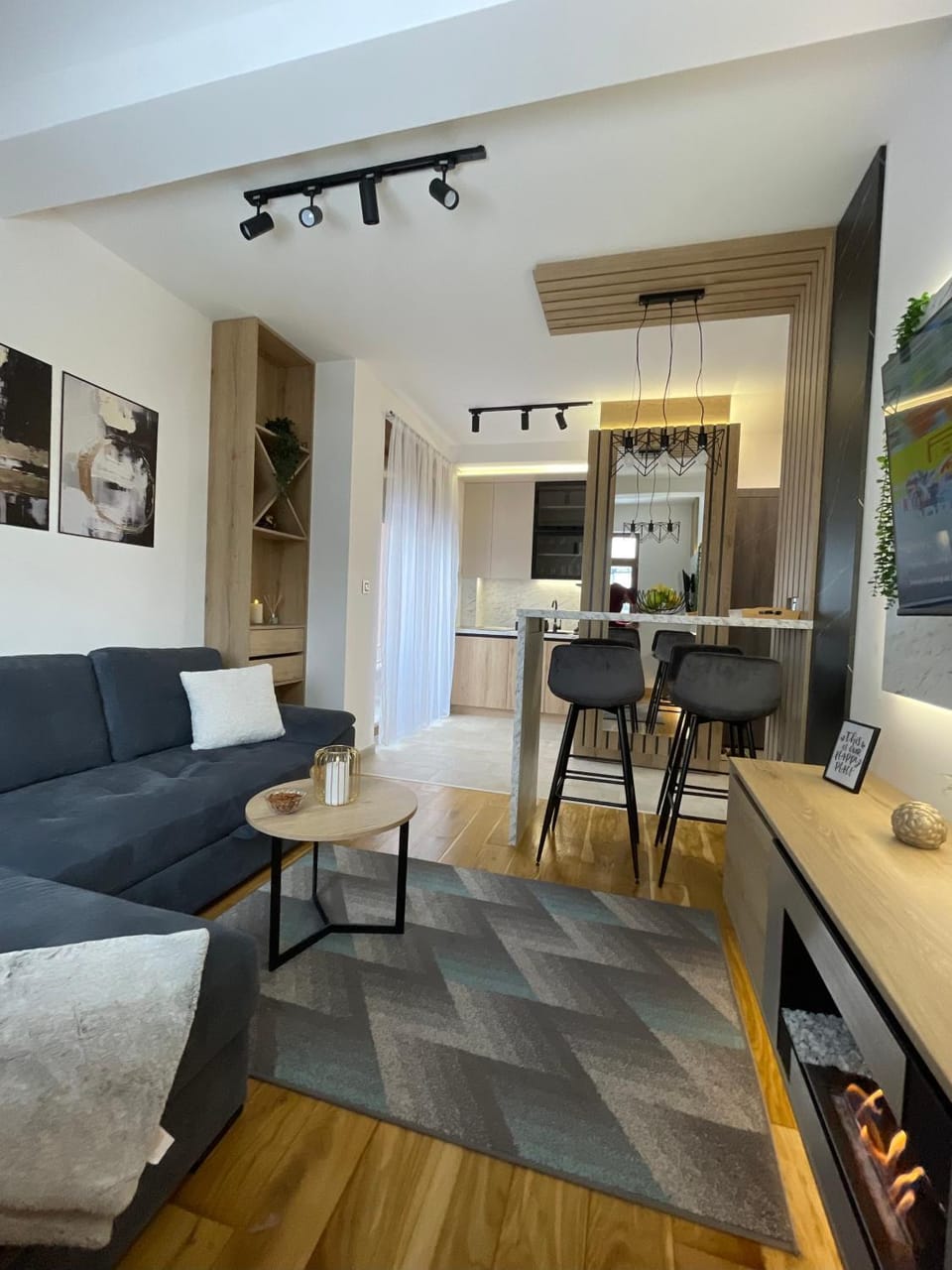 Living room, Dining area