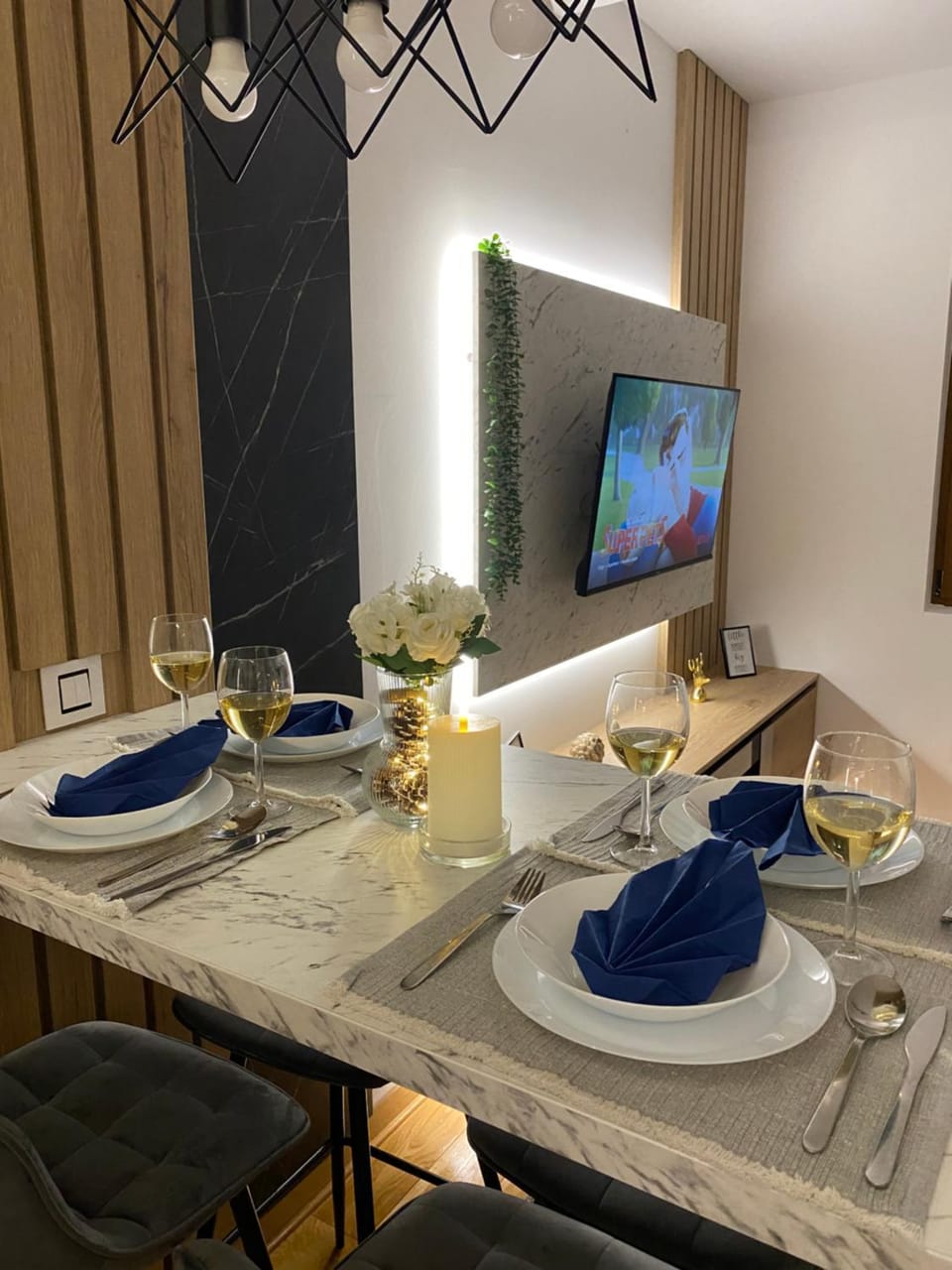 TV and multimedia, Dining area