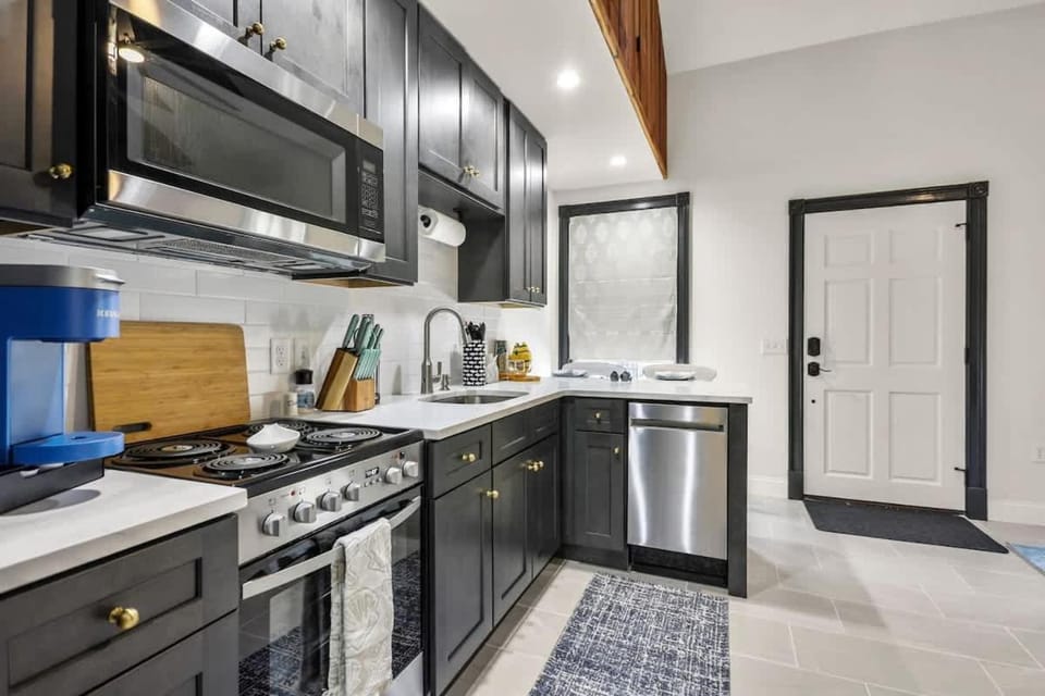 New! Historic 1bed/1bath Suite Steps to River St! House in Savannah