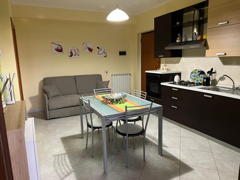 Living room, Seating area, Dining area, minibar, pet friendly, stove