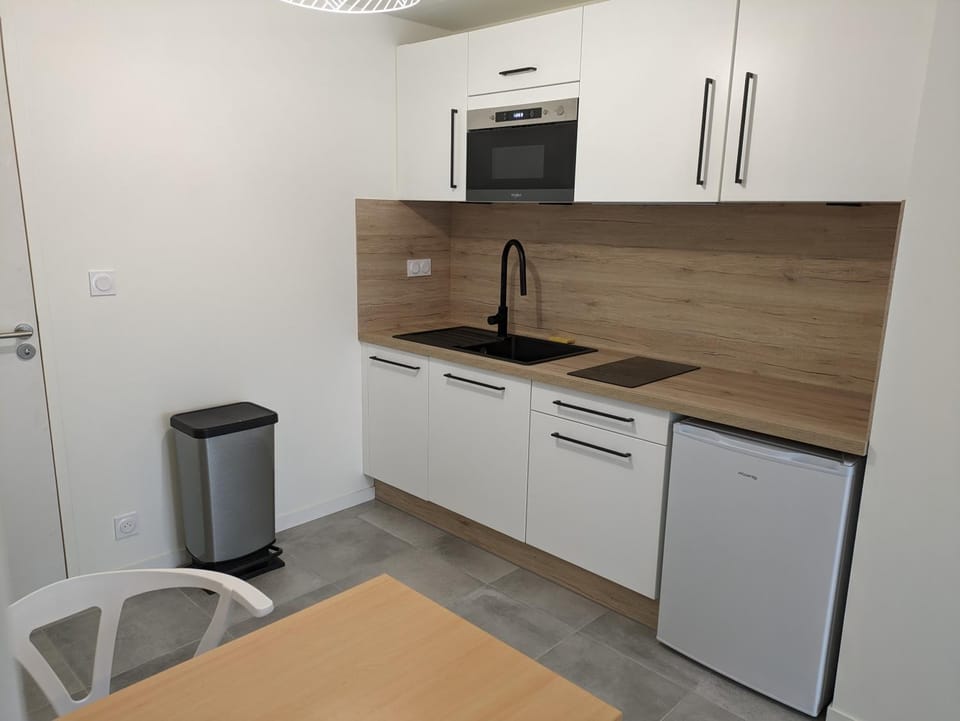 Dining area, kitchen