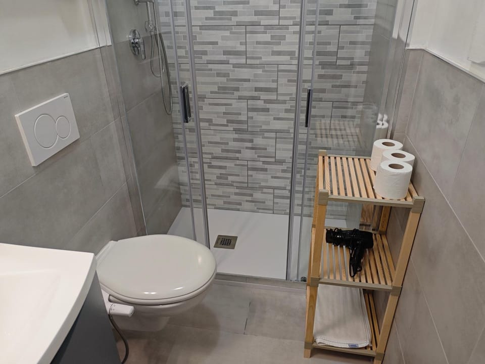 Shower, Toilet, Bathroom
