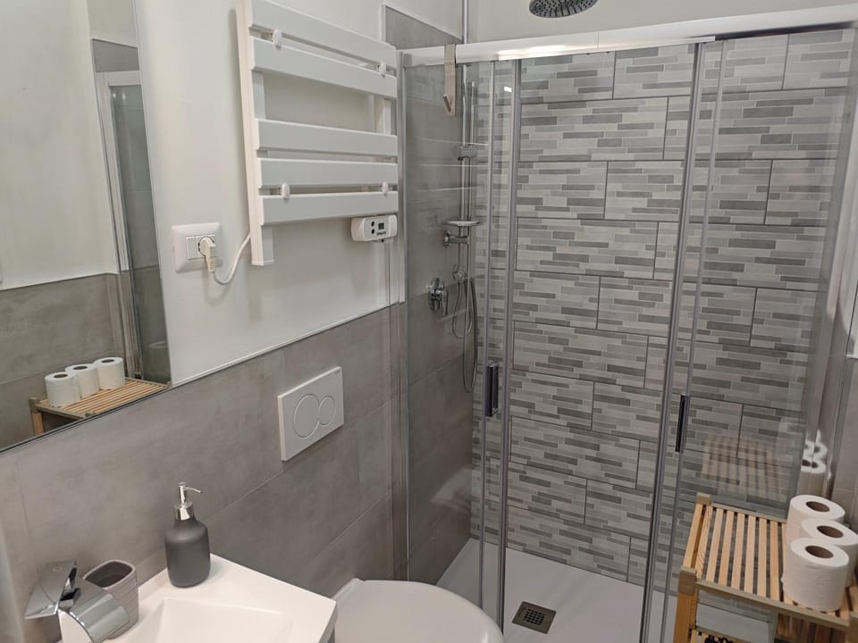 Shower, Bathroom, towels