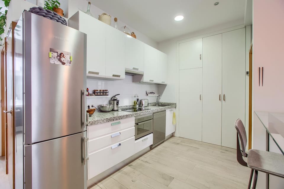 Kitchen or kitchenette, Dining area, dishwasher, minibar, pet friendly, stove, washing machine