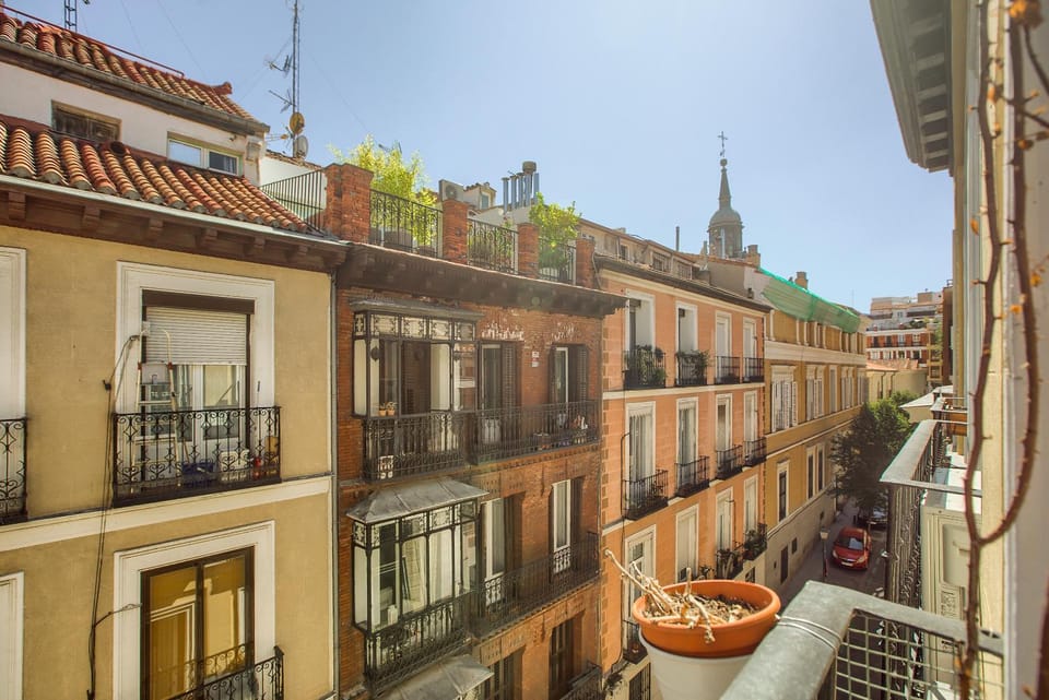 View (from property/room), Balcony/Terrace, Street view