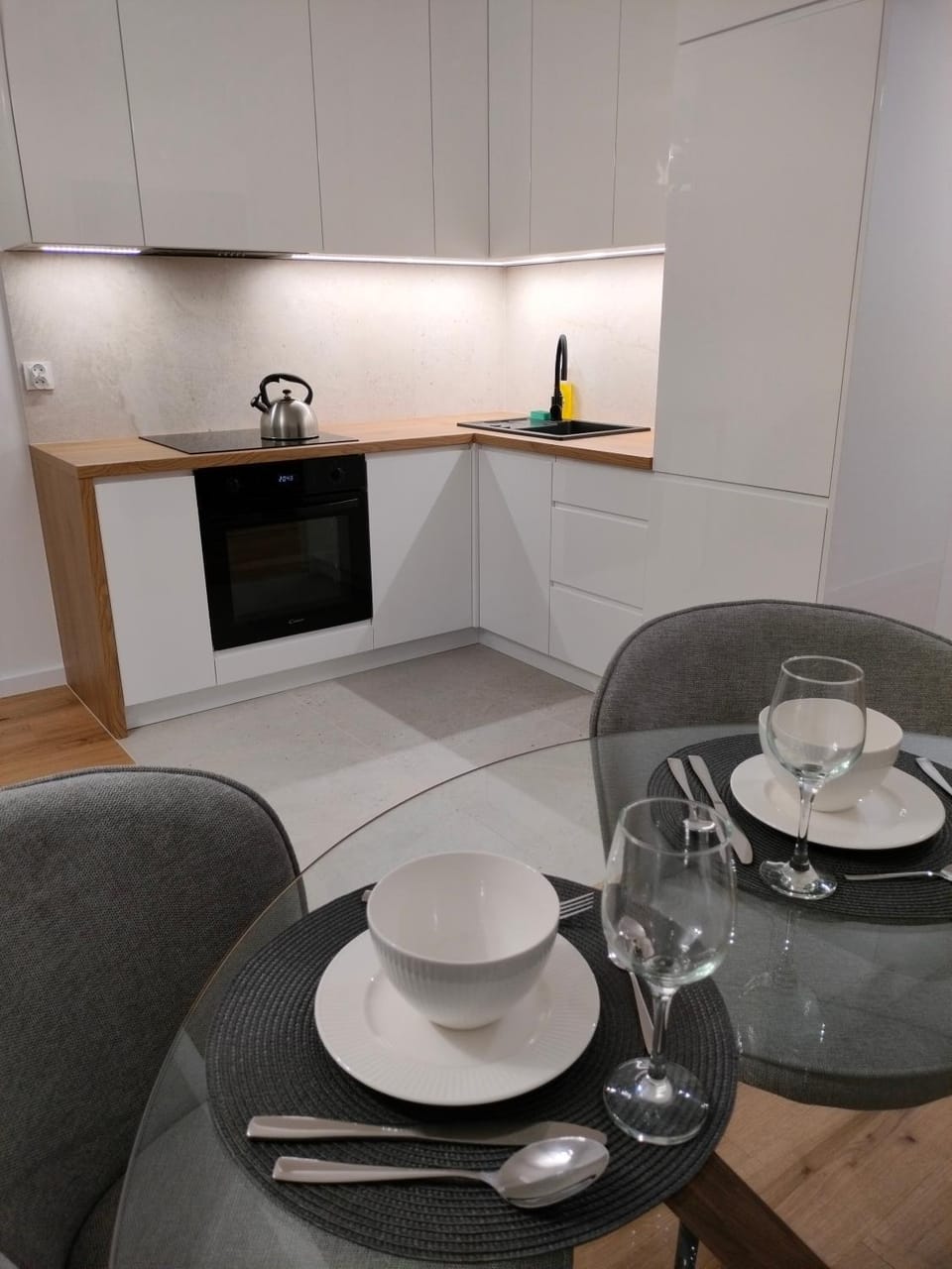 Kitchen or kitchenette, Dining area