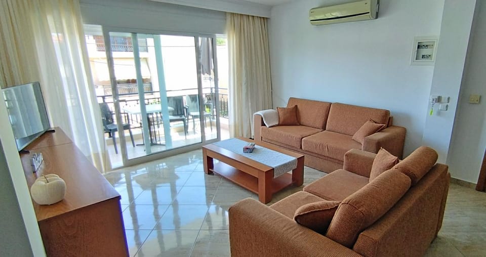 Communal lounge/ TV room, Living room, Seating area