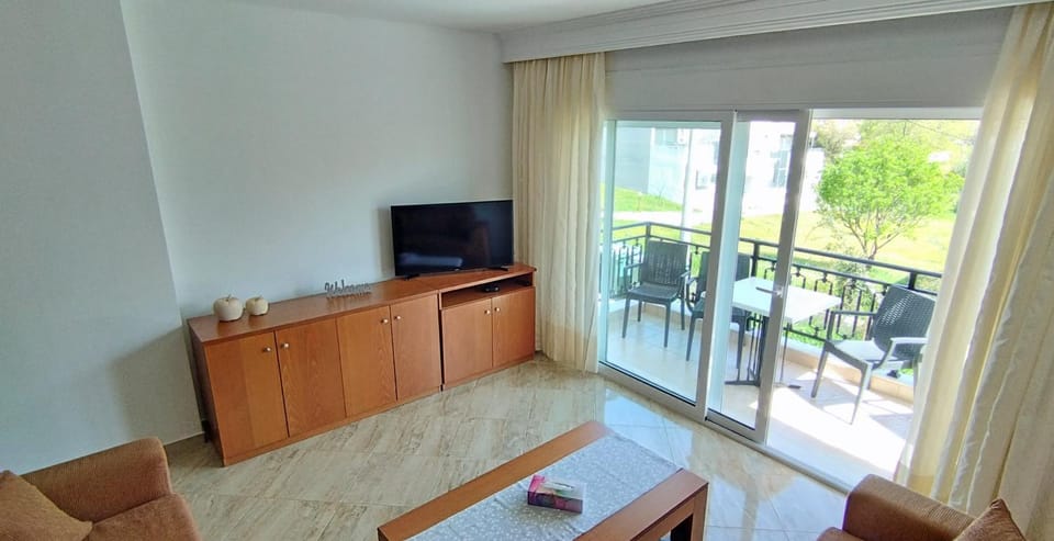 Communal lounge/ TV room, TV and multimedia, Balcony/Terrace, Living room