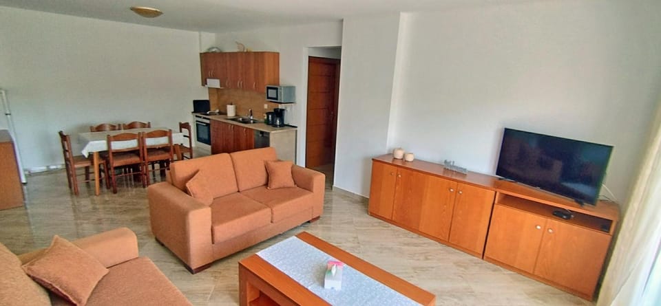 Communal lounge/ TV room, TV and multimedia, Living room