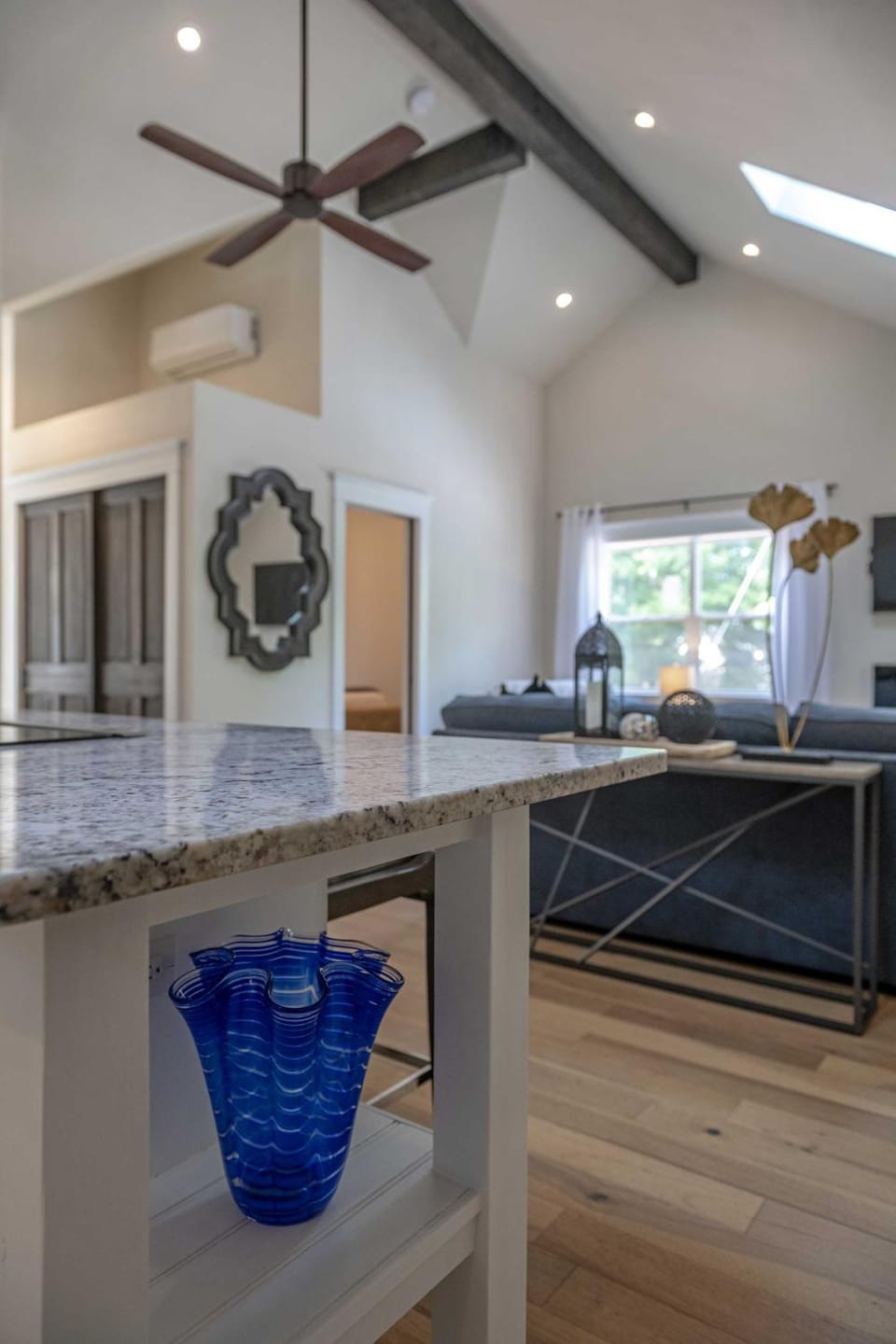 Kitchen or kitchenette, fireplace