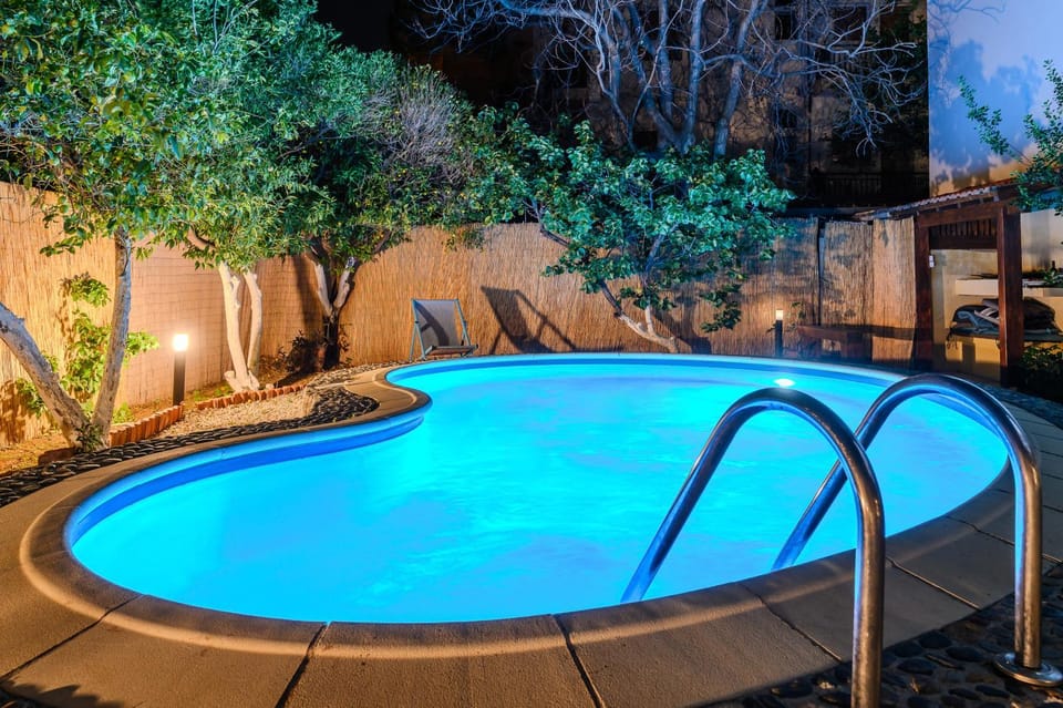 Night, Swimming pool, sunbed