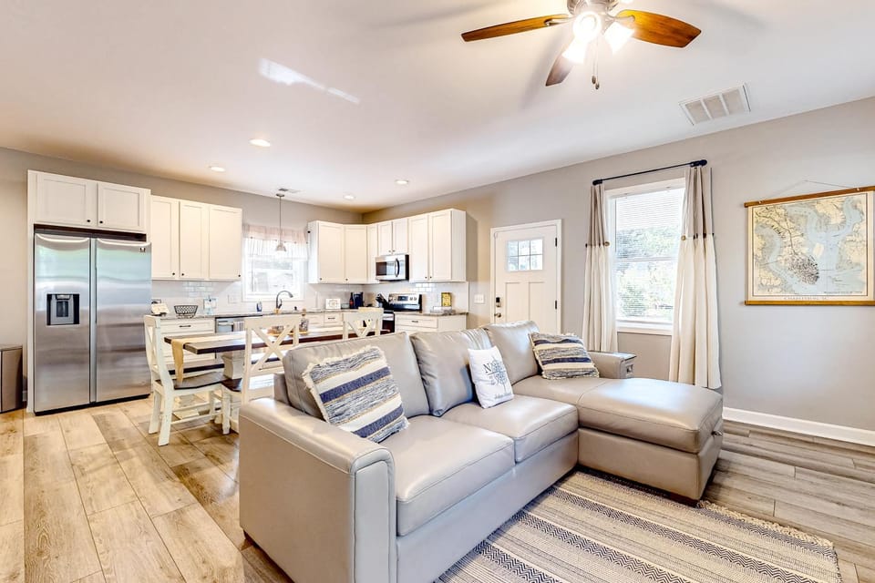 Dreamers Cottage House in Folly Beach