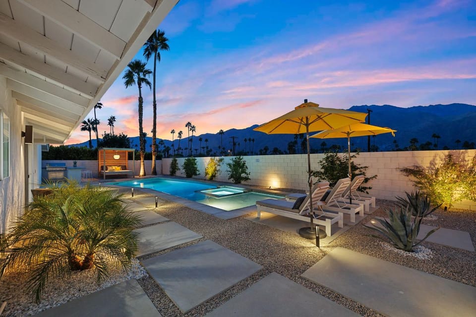Property building, Mountain view, Pool view, Swimming pool, sunbed