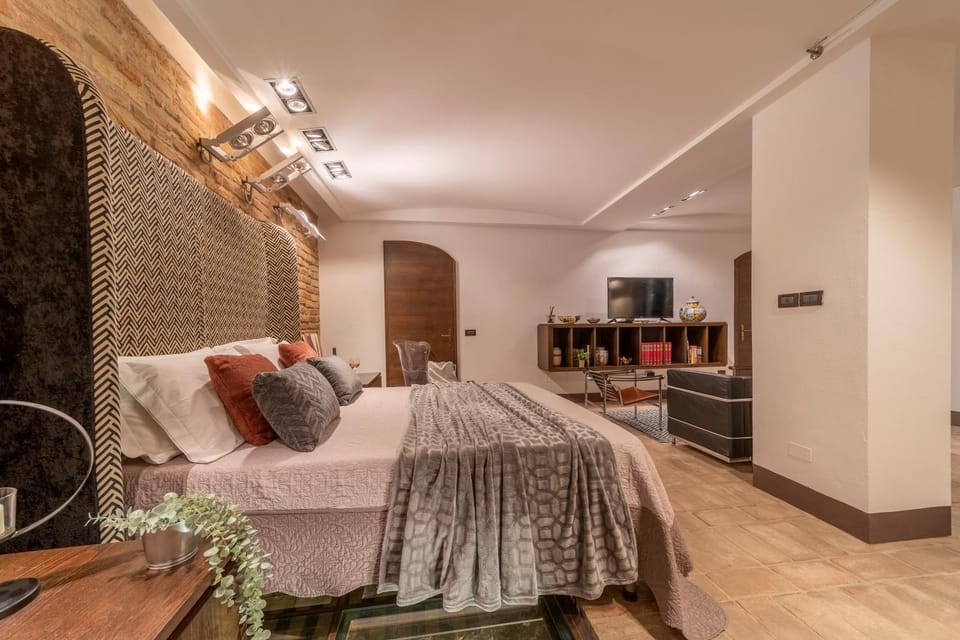 Bed, Photo of the whole room, Bedroom