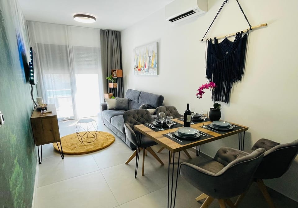 Communal lounge/ TV room, TV and multimedia, Living room, Seating area