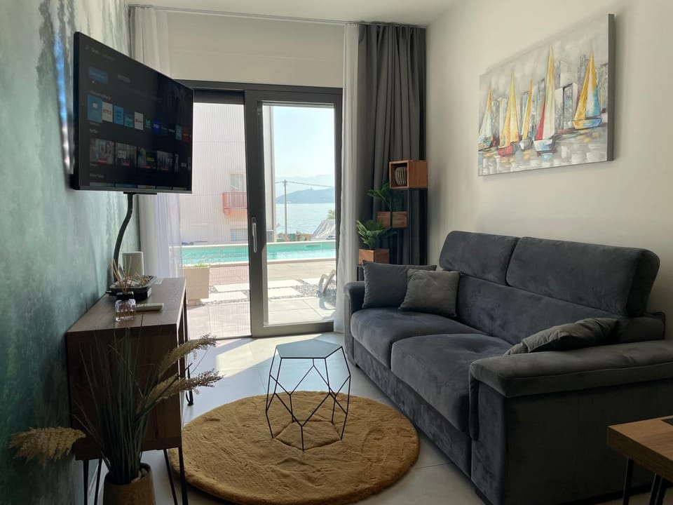 Property building, Sea view, Swimming pool