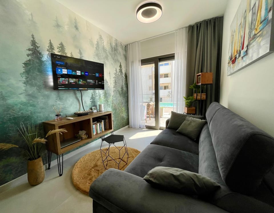 Communal lounge/ TV room, TV and multimedia, Living room, Evening entertainment