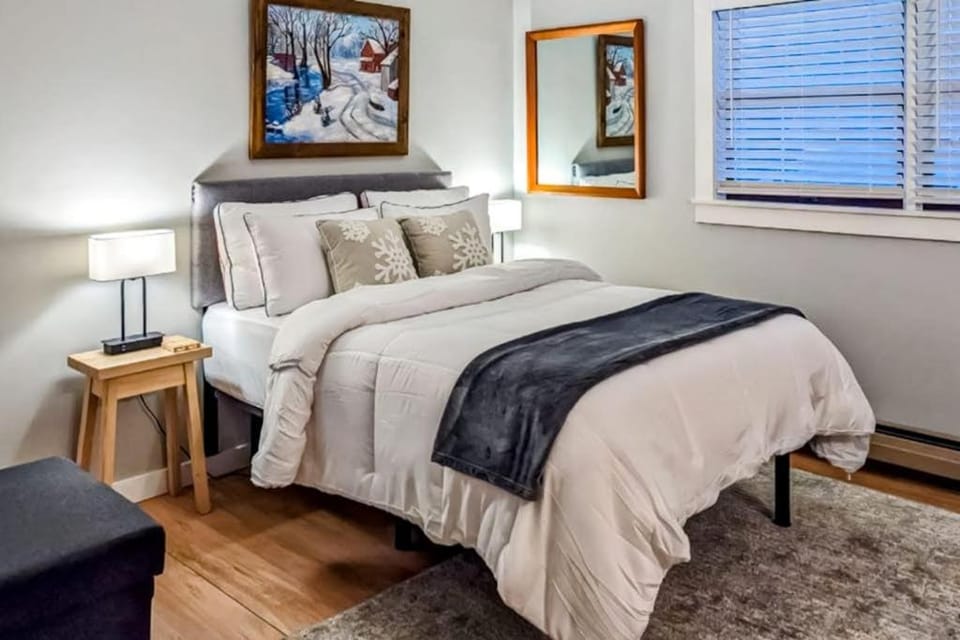 Champagne Supernova Apartment in Ludlow