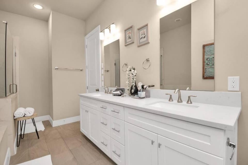 Beautiful Luxurious Houston Galleria Home House in Houston