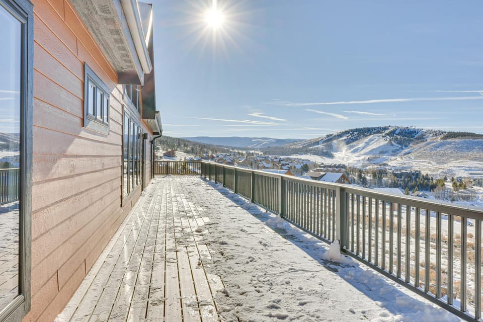 Great for Groups! Luxury Mtn-View Granby Home House in Granby