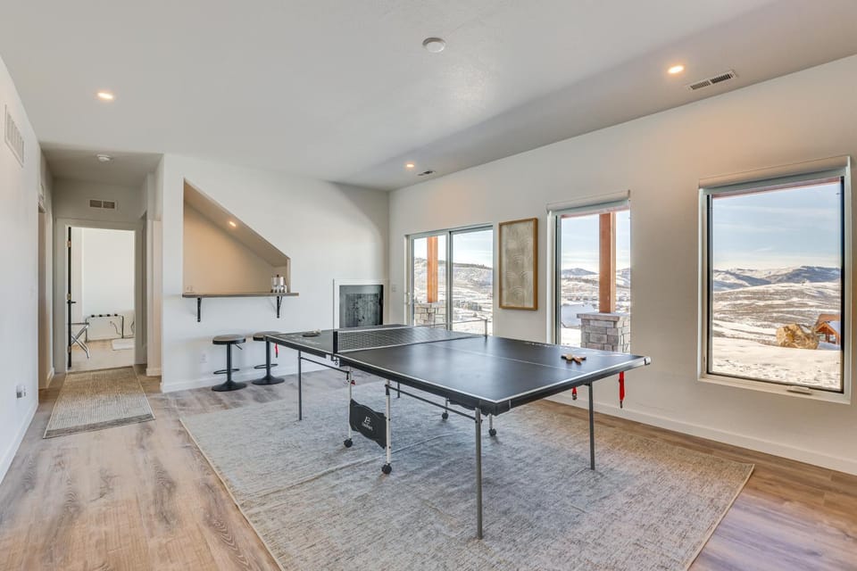 Great for Groups! Luxury Mtn-View Granby Home House in Granby