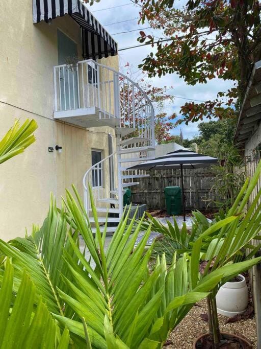 Property building, Day, Garden, Balcony/Terrace, Garden view