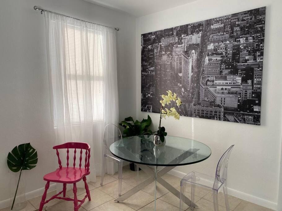 Seating area, Dining area