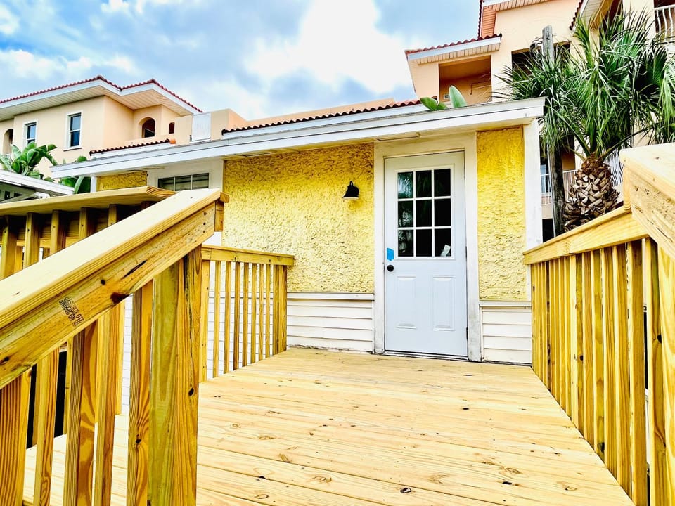 Property building, Balcony/Terrace