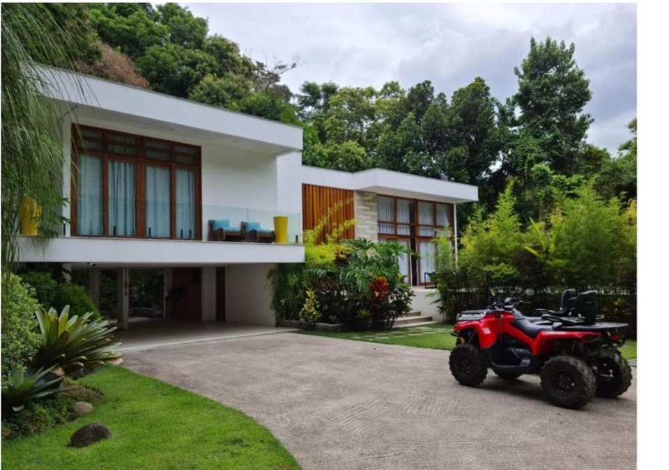 Property building, Day, Garden, Garden view