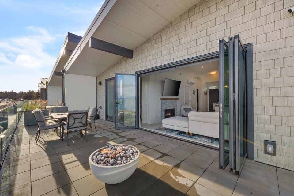 Property building, Patio, View (from property/room), Seating area