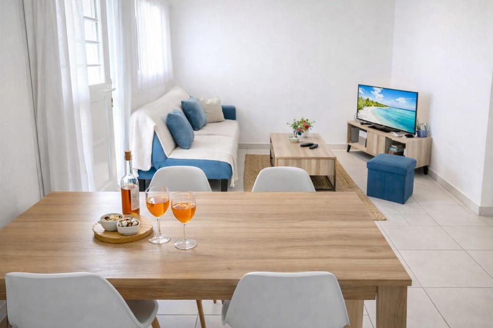 TV and multimedia, Living room, Dining area