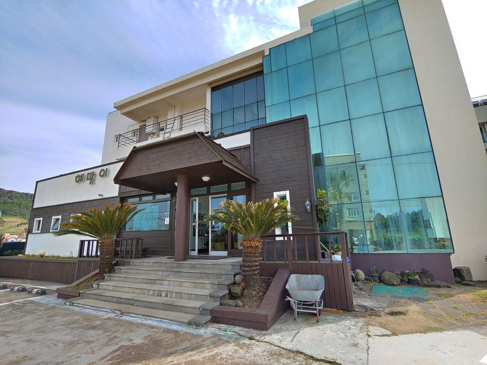Seongsan Sunrise Pension Country House in South Korea