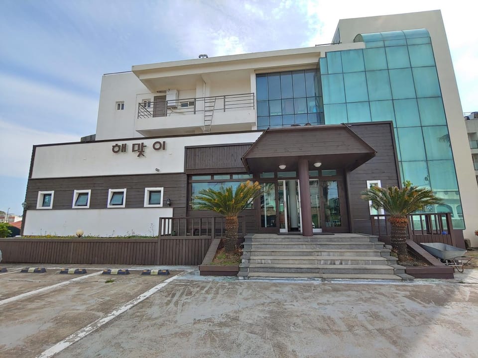 Seongsan Sunrise Pension Country House in South Korea